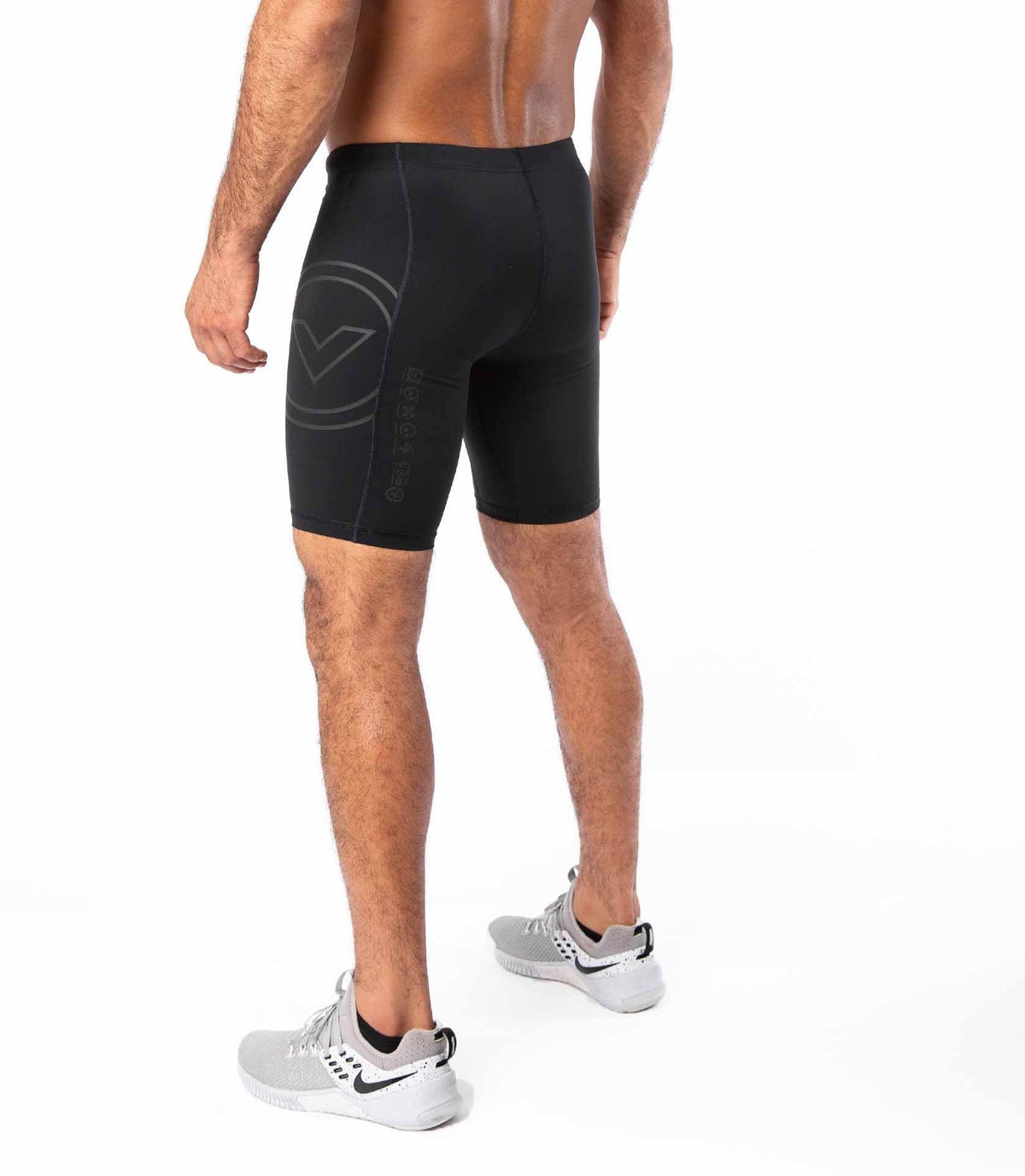 Men's Weightlifting Bundle | Bioceramic™ Compression and CoolJade™ Cooling From Warm-Up to PR. Slide 16 of 77
