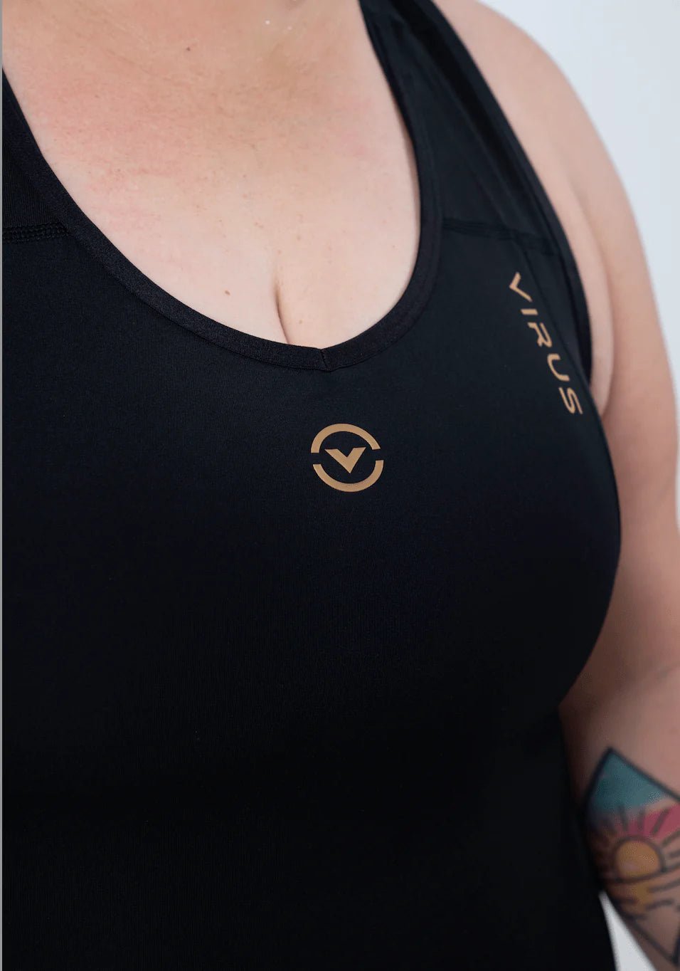 Women's Weightlifting Bundle | Bioceramic™ Compression and BioPolyform™ Durability From Warm - Up to PR - VIRUS® Performance Apparel. Slide 24 of 62
